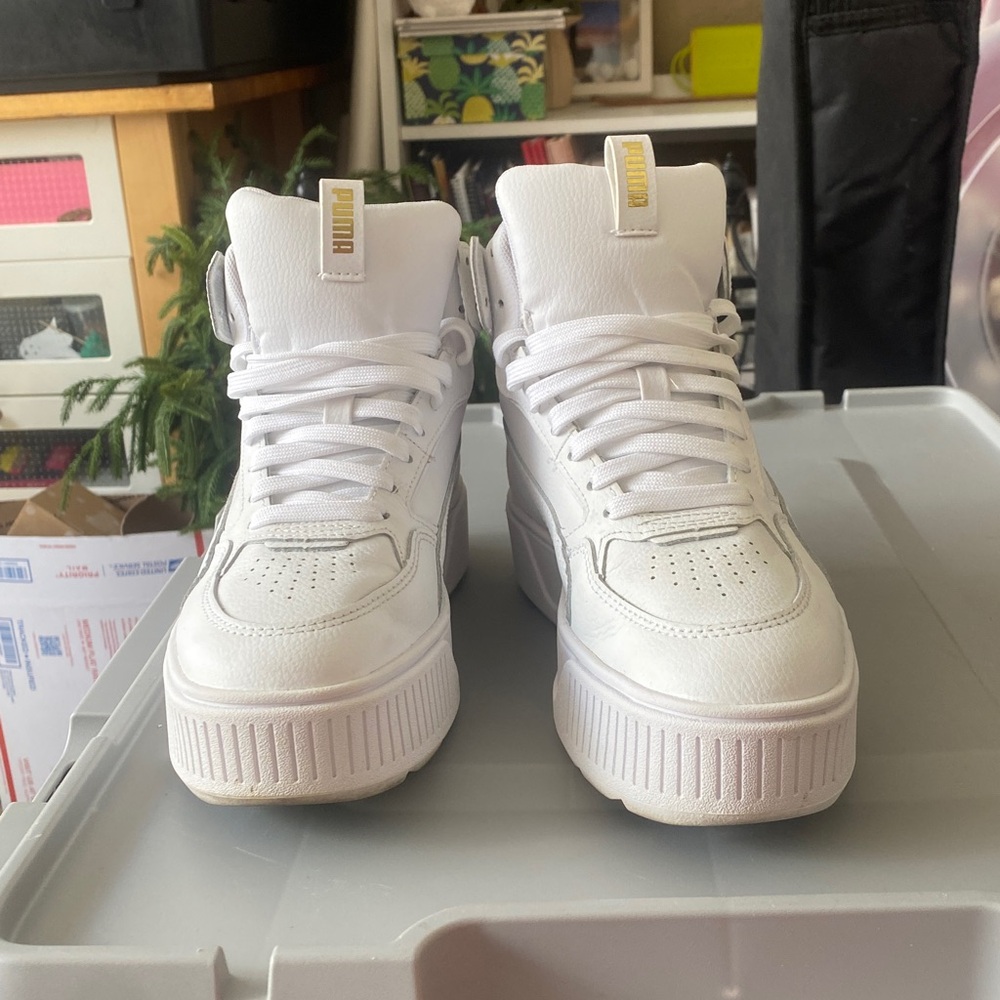 🌼 PUMA White High-Top Sneakers excellent condition women’s 7 platform pumas